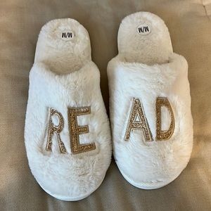 Barnes and noble read slippers